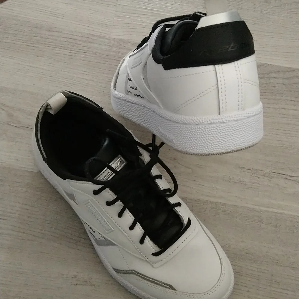 Adidas shoes - Picture 3 of 4